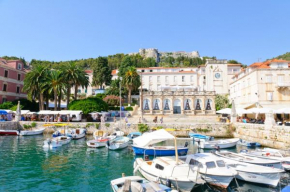 Studio Apartment in Hvar Town with Sea View, Balcony, Air Conditioning, Wi-Fi (3666-1)